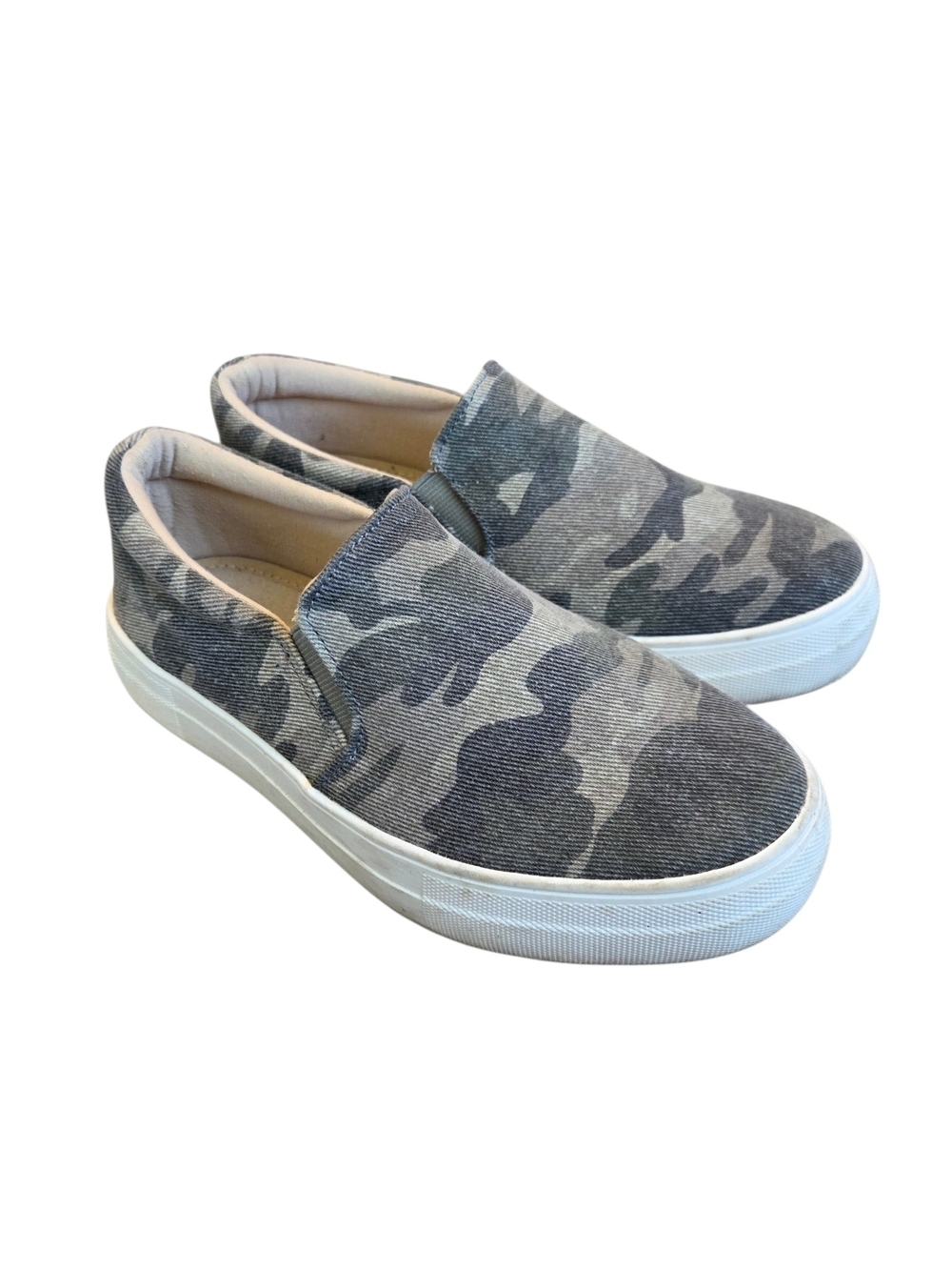 Soda Slip-On Camo Canvas Sneakers 6.5